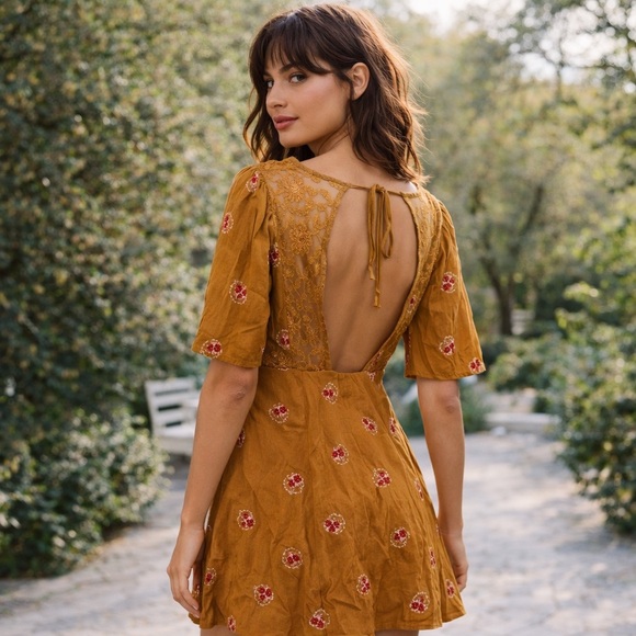 Free People NWT Clove Comb Mini Dress Size 4 Boho Embroidered Open Lace Back - Picture 2 of 12